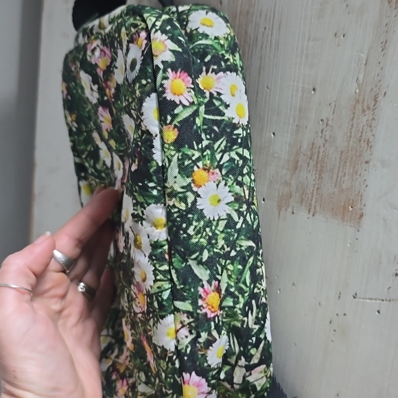 BAGGU Camera Crossbody In Daisy Print - Picture 10 of 15